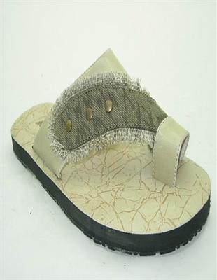 新奢侈主義消費觀念正在形成-設(shè)計家園-世界服裝鞋帽網(wǎng)--行業(yè)門戶.全國十佳電子商業(yè)行業(yè)門戶網(wǎng)站 行業(yè)精英 業(yè)界人才 行業(yè)新聞 買賣信息 供求信息 圖片素材