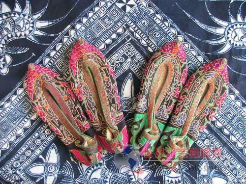 獨領風騷的中國繡花鞋(二)-世界服裝鞋帽網-行業門戶.全國十佳電子商業行業門戶網站